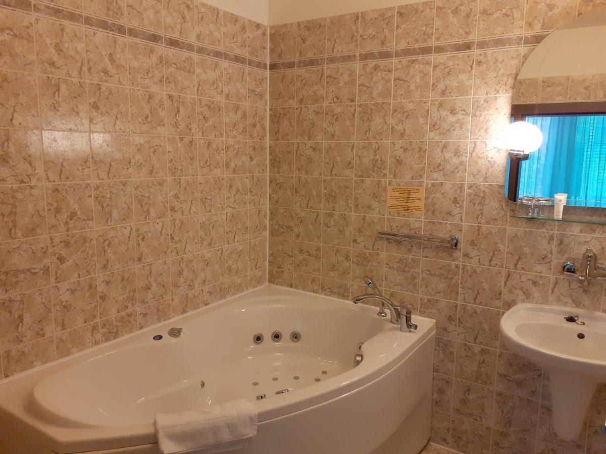 Hotel Uno Ústí nad Orlicí Eksteriør bilde